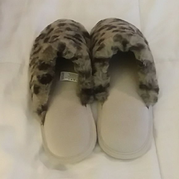 House shoes - Picture 3 of 3